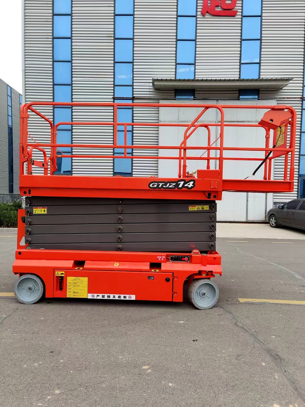 全自行式液压升降平台