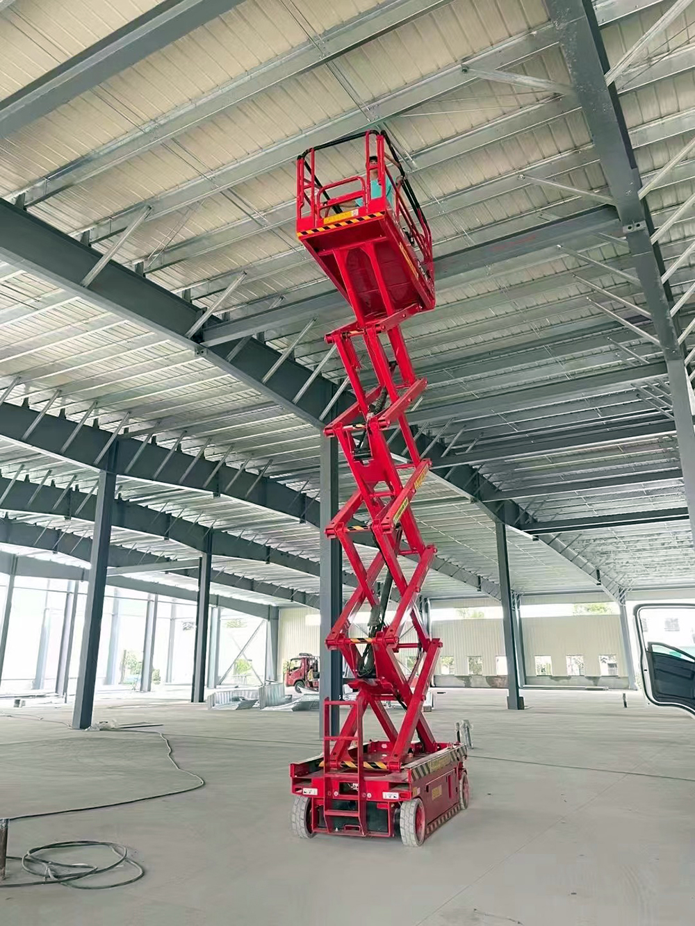全自行式液压升降平台